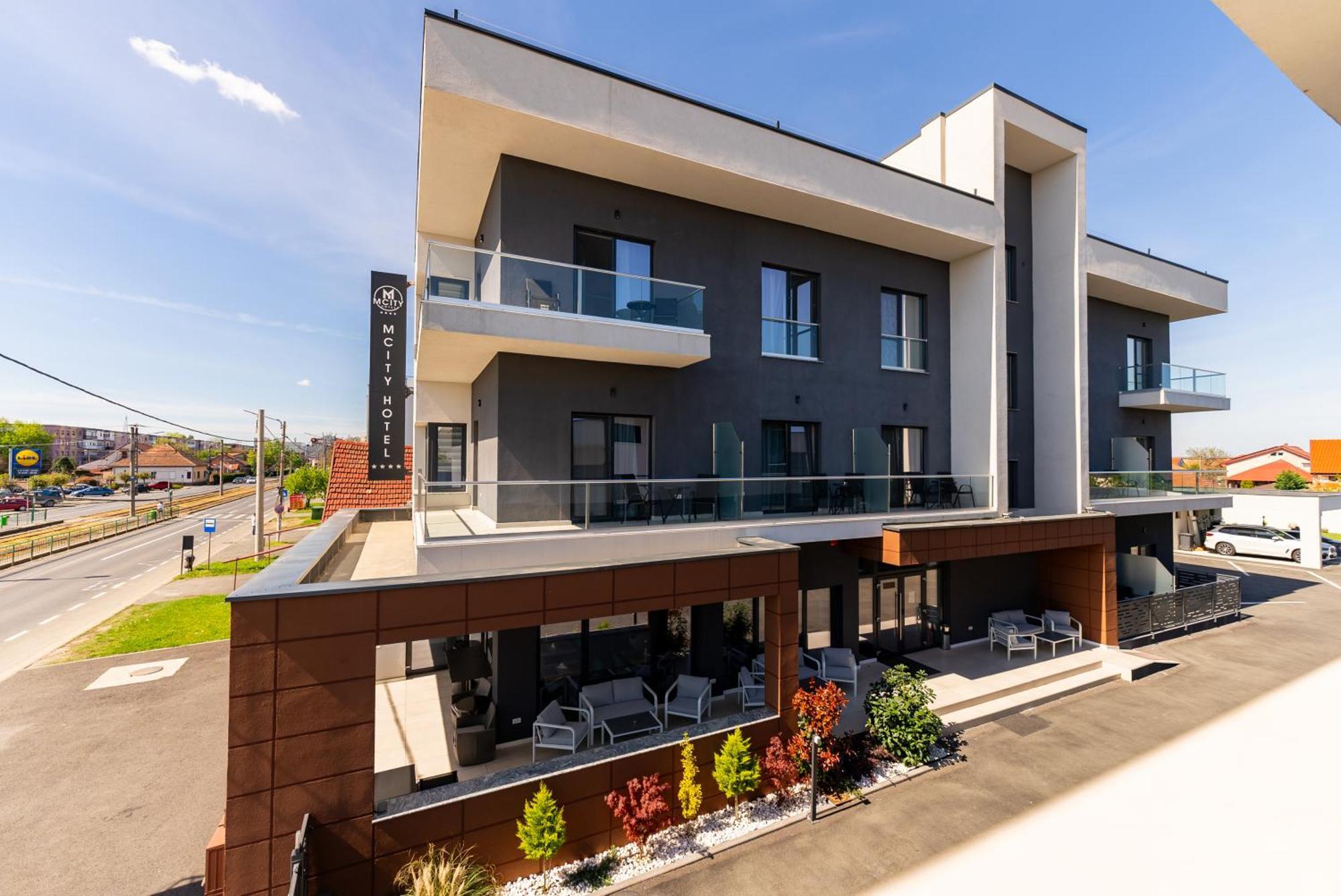 M City Aparthotel Arad Zewnętrze zdjęcie