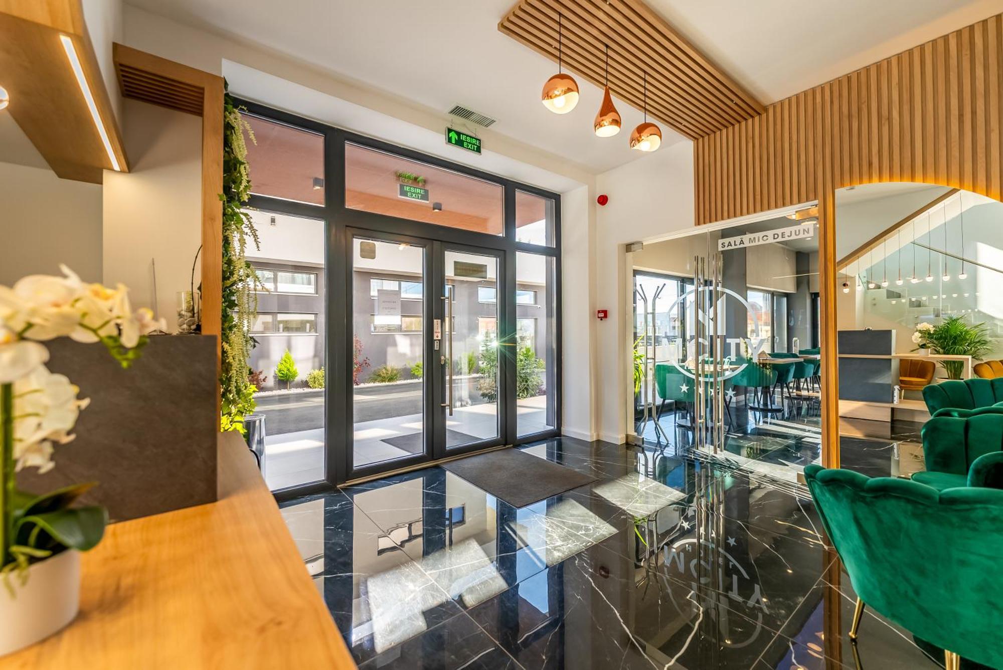 M City Aparthotel Arad Zewnętrze zdjęcie