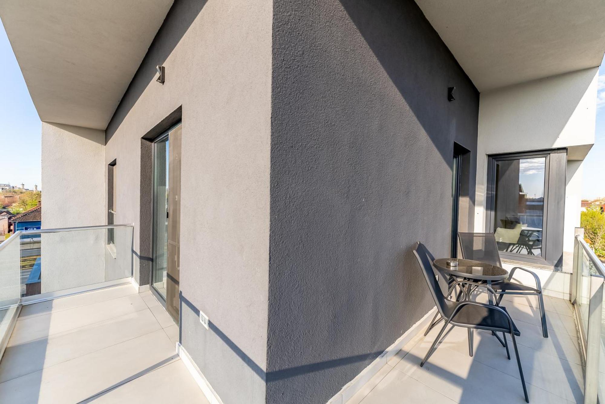 M City Aparthotel Arad Zewnętrze zdjęcie